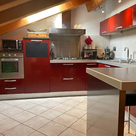 La Mansardina شقة *