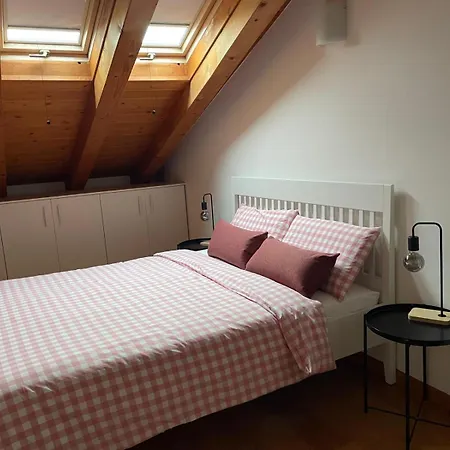 La Mansardina شقة